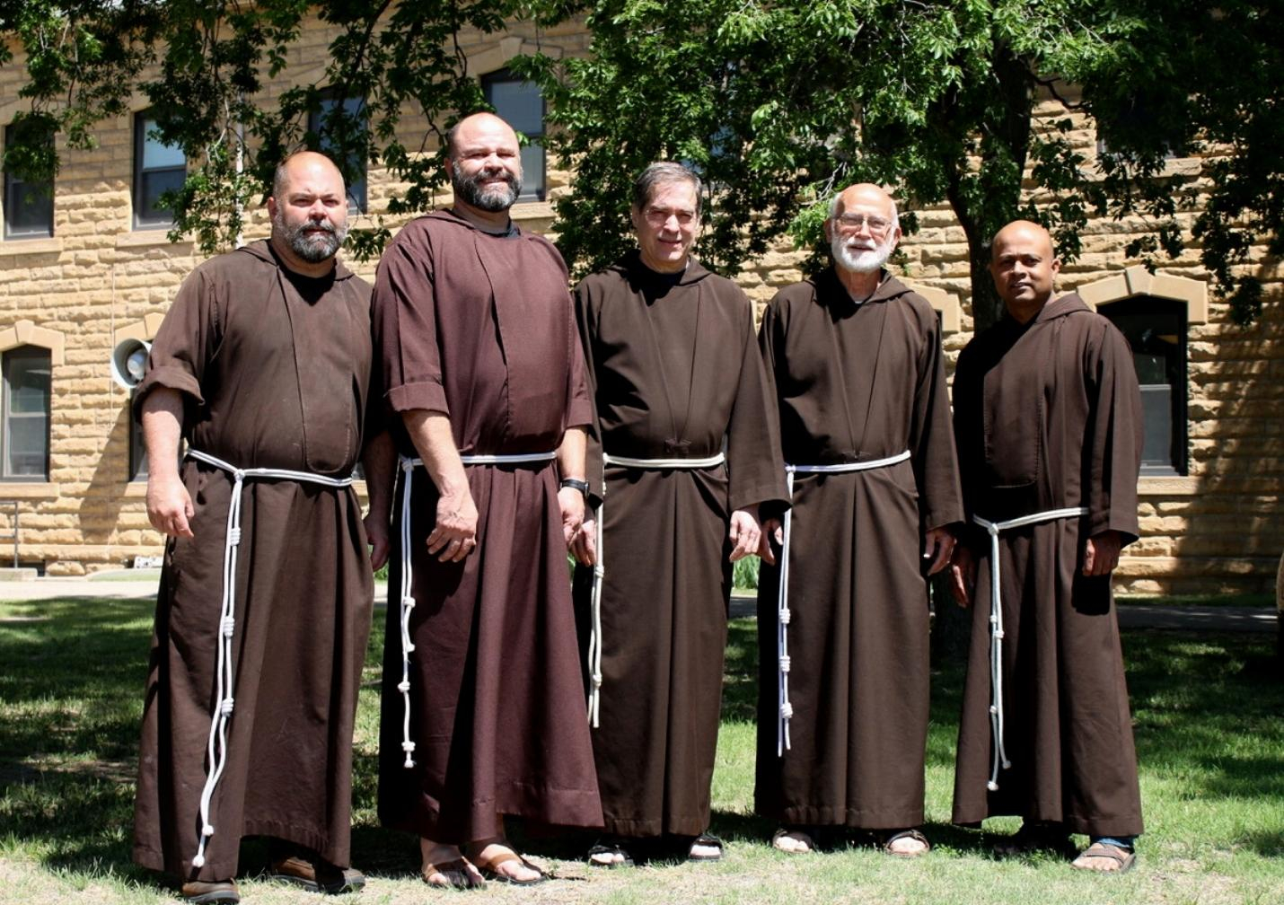 Dalla sinistra a destra: fr. Joseph Mary, fr. Jason Moore, fr. Mark Schenk (MP), fr. William Kraus,  fr. Sojan Parappilly